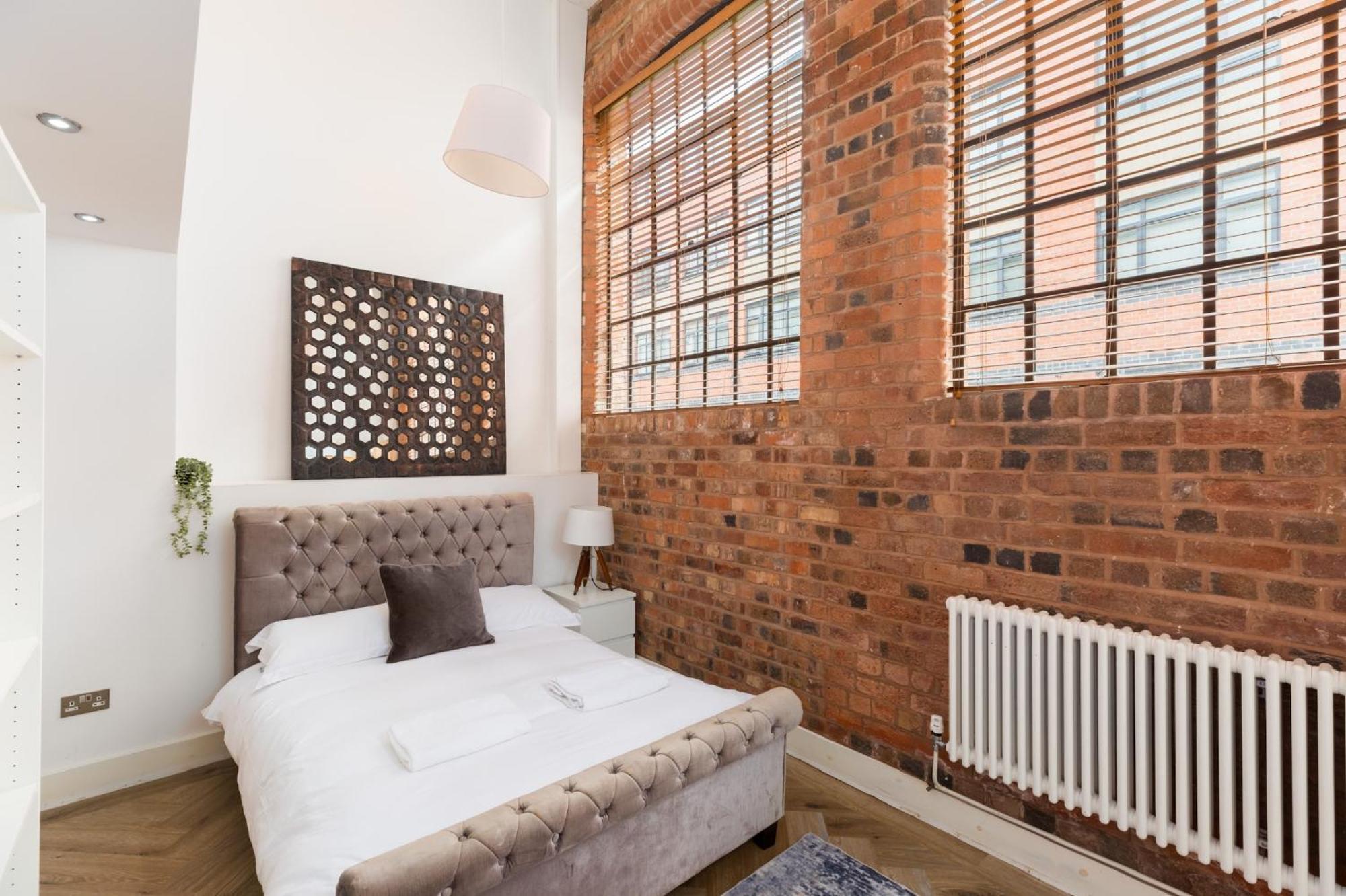 High End Luxury Townhouse In Jq, 4 Bedrooms, Flat Screen Tv In All Rooms, Free Parking, Near Birmingham City Centre Deposit Required Экстерьер фото
